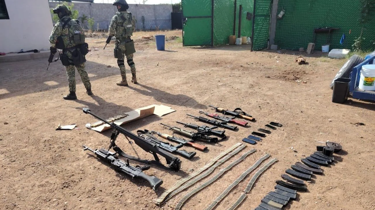 Detiene Sedena a 10 personas con armamento en Culiacán