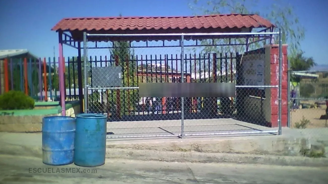 Detienen a mujer tras agredir a maestra de kínder en Sonora