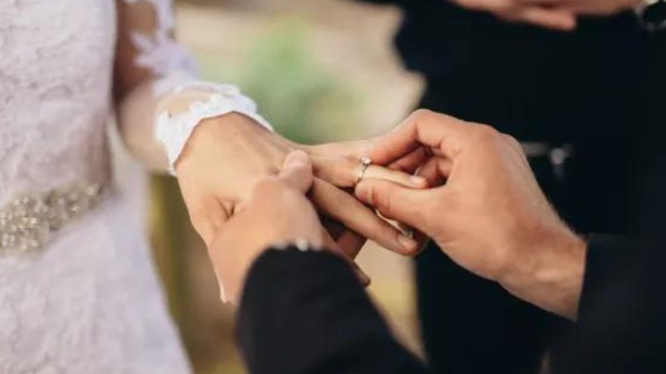 Padres querían obligar a su hija a casarse con ¡su primo!