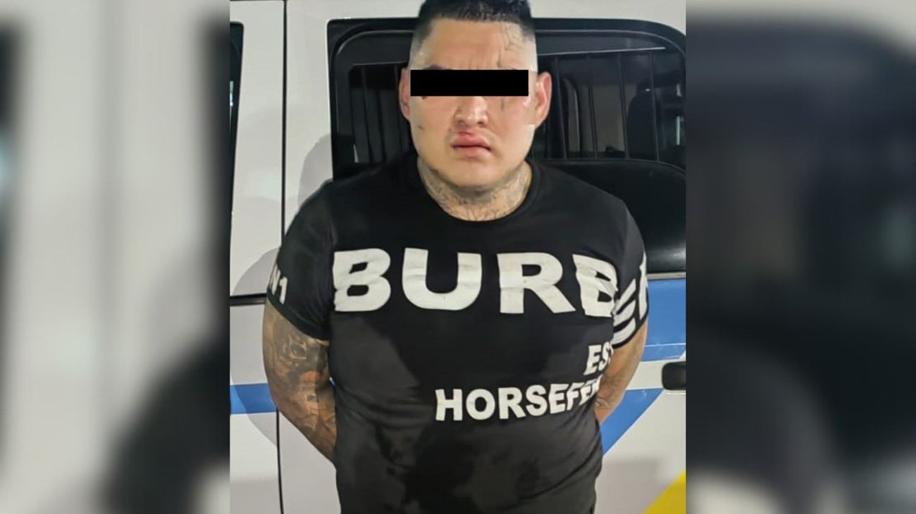 Autoridades detiene a hombre por posesión de armas y drogas