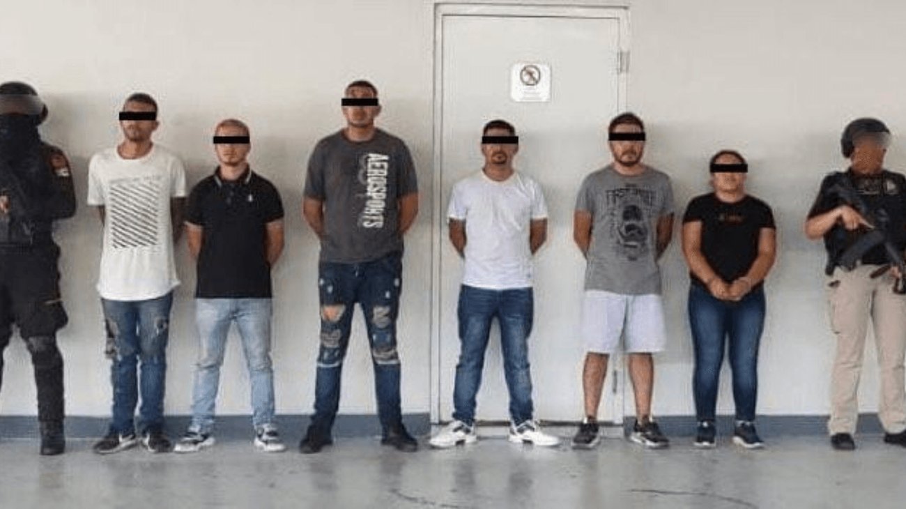 Caen 5 hombres y una menor con armas en Doctor González