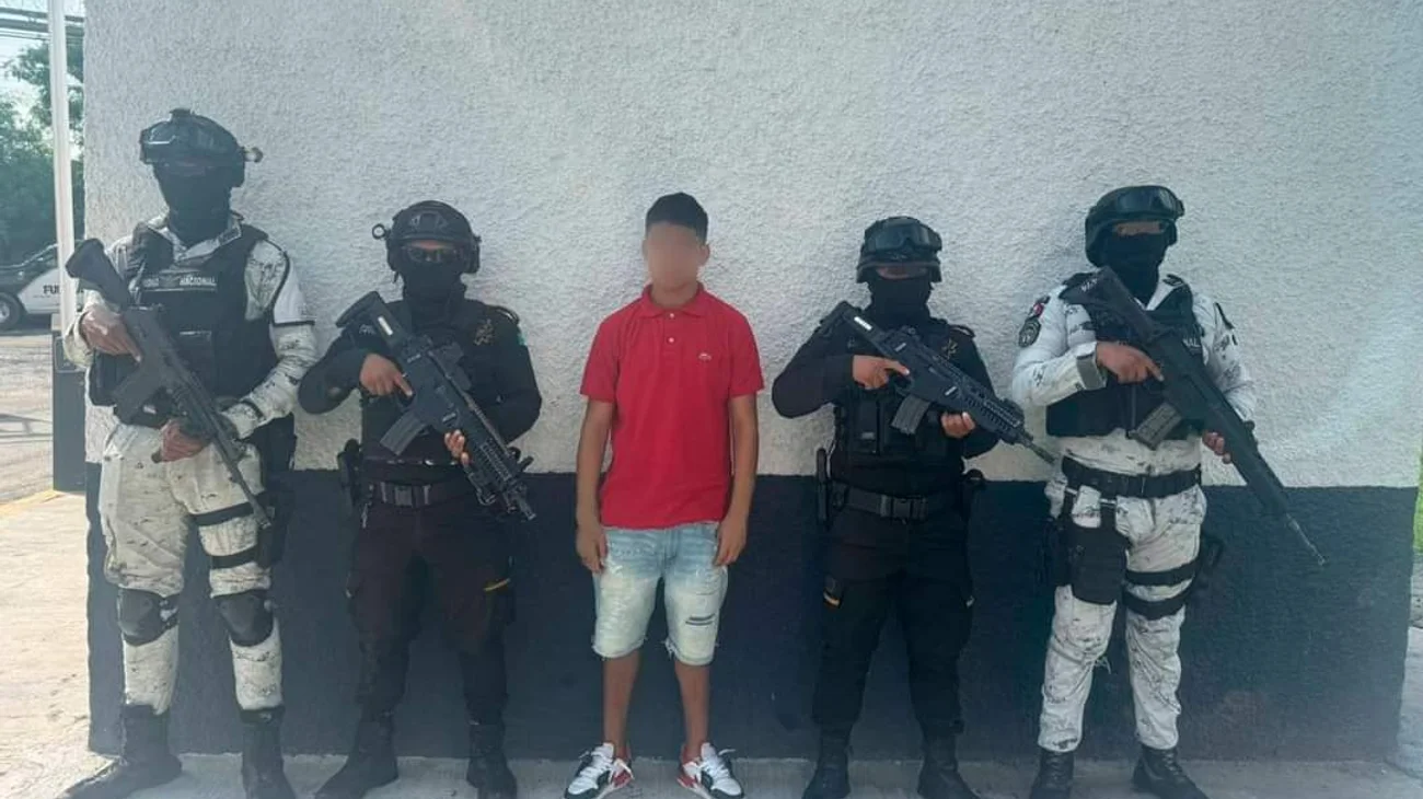 Detienen a menor de 15 años con un arma en Monterrey