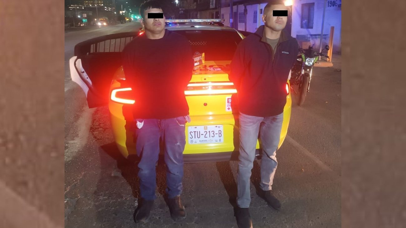 Detienen a dos hombres tras asaltar tienda de conveniencia