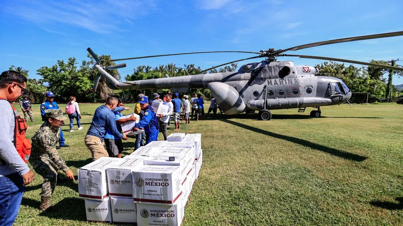 Damnificados por John reciben despensas en Guerrero
