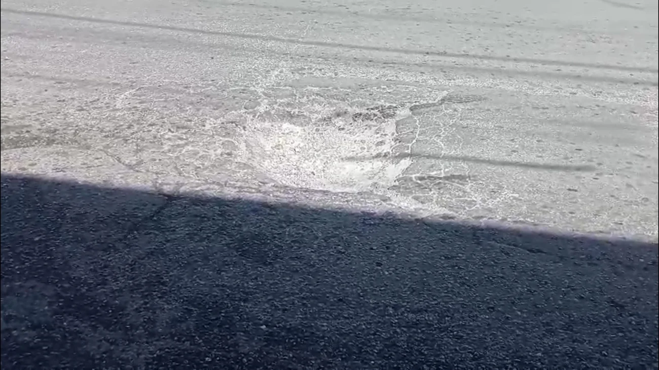 Conductores reportan mega bache en el centro de Saltillo