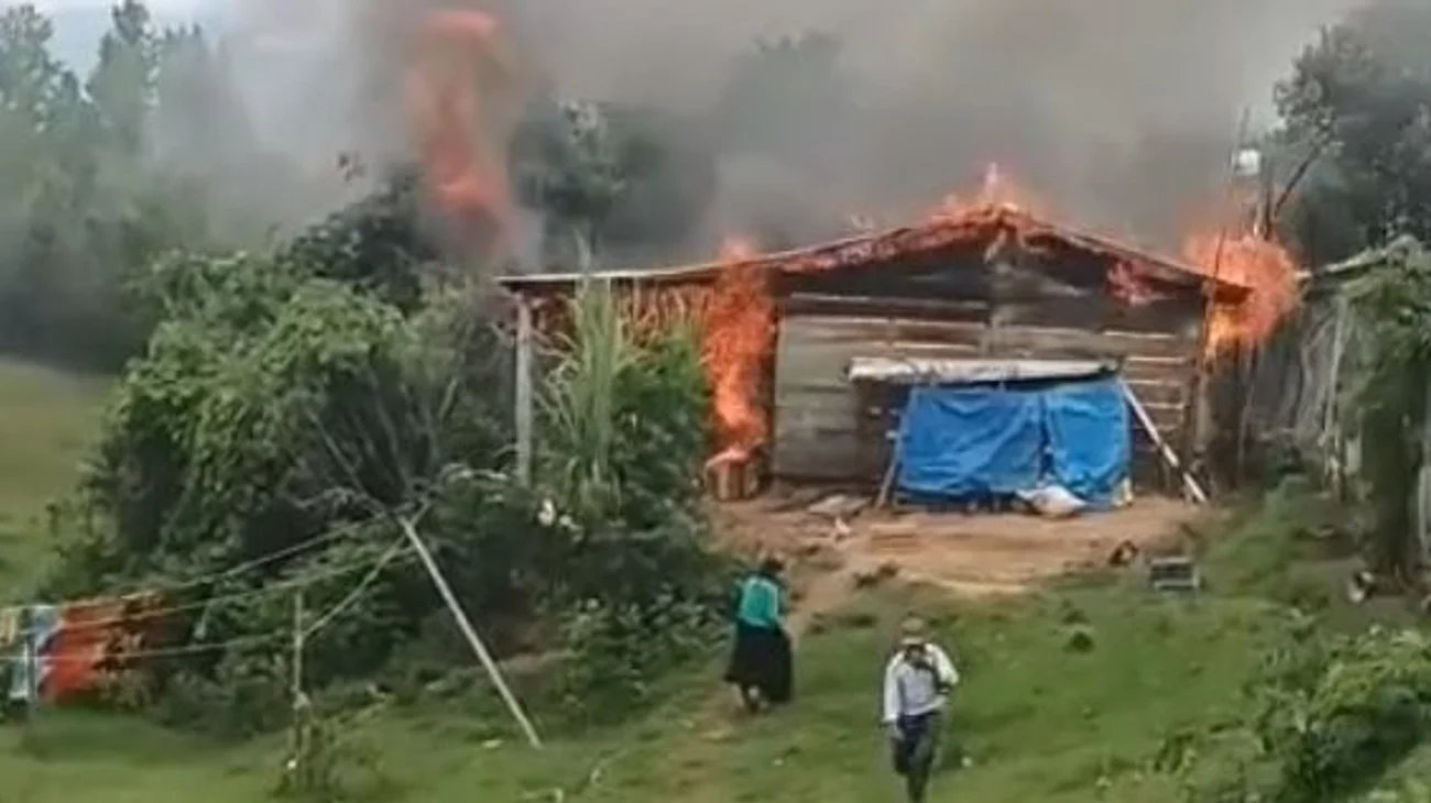 Incendio consume casa de abuelitos en Chiapas y ahorro de su hijo