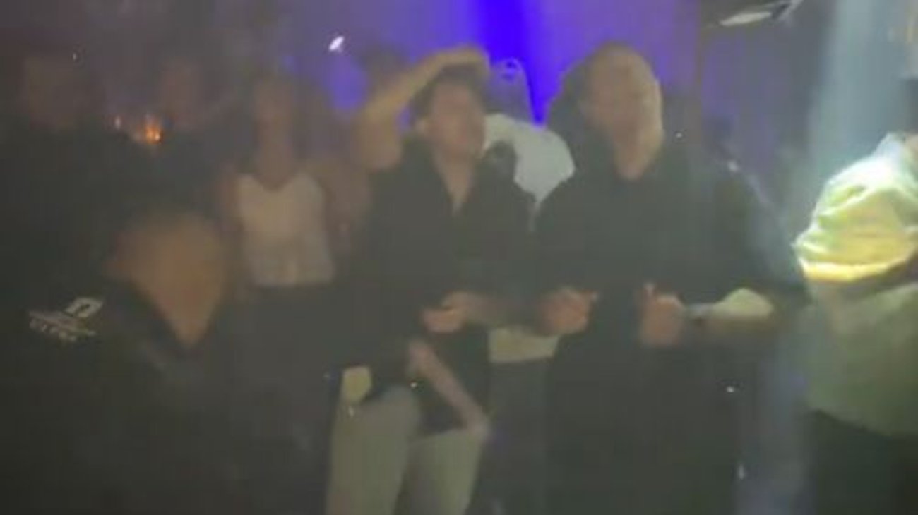 Graban caída de parte del techo en antro de Monterrey