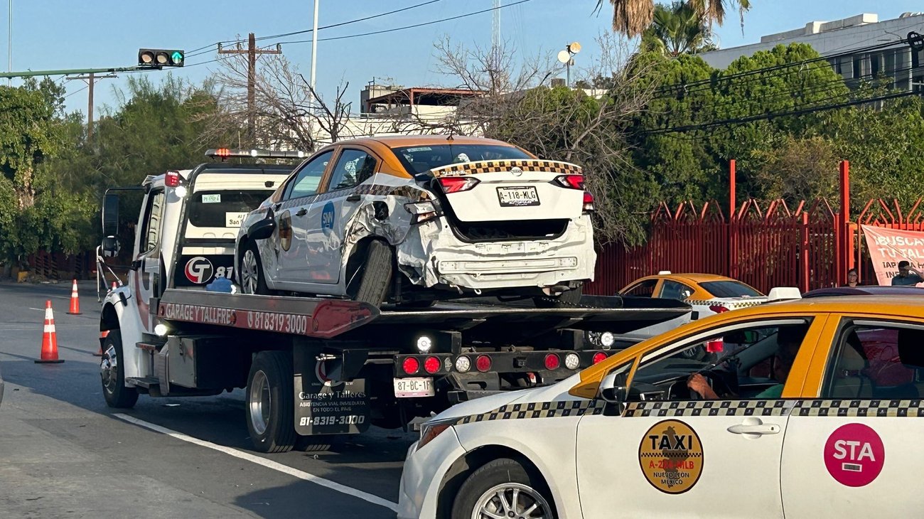 Persecución acaba en choque contra taxi donde viajaban dos niñas