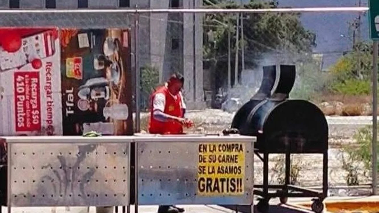 Se viraliza foto de trabajador asando carne bajo el sol en García