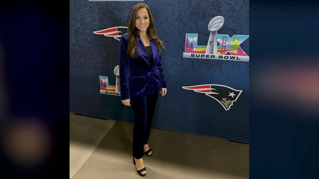 Renuncia periodista a su medio tras fotos con coach de Patriots