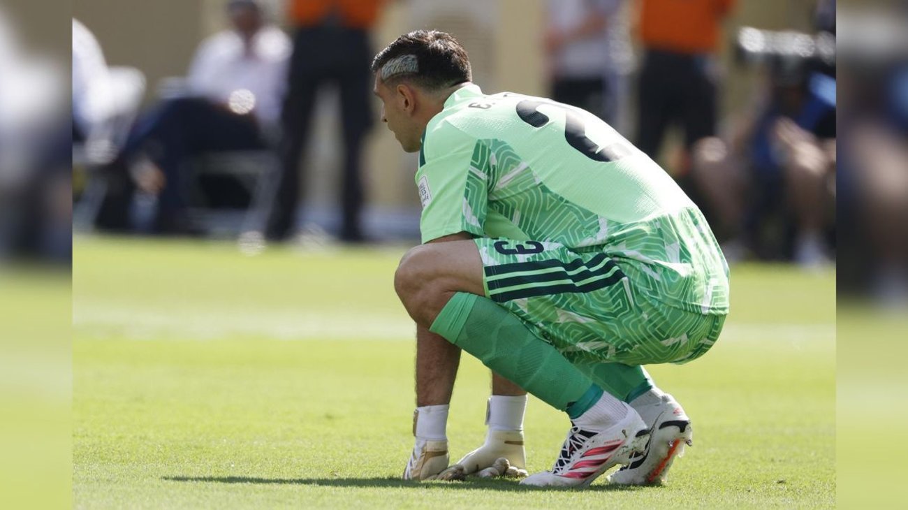 'Dibu' Martínez pone en duda su continuidad en la selección