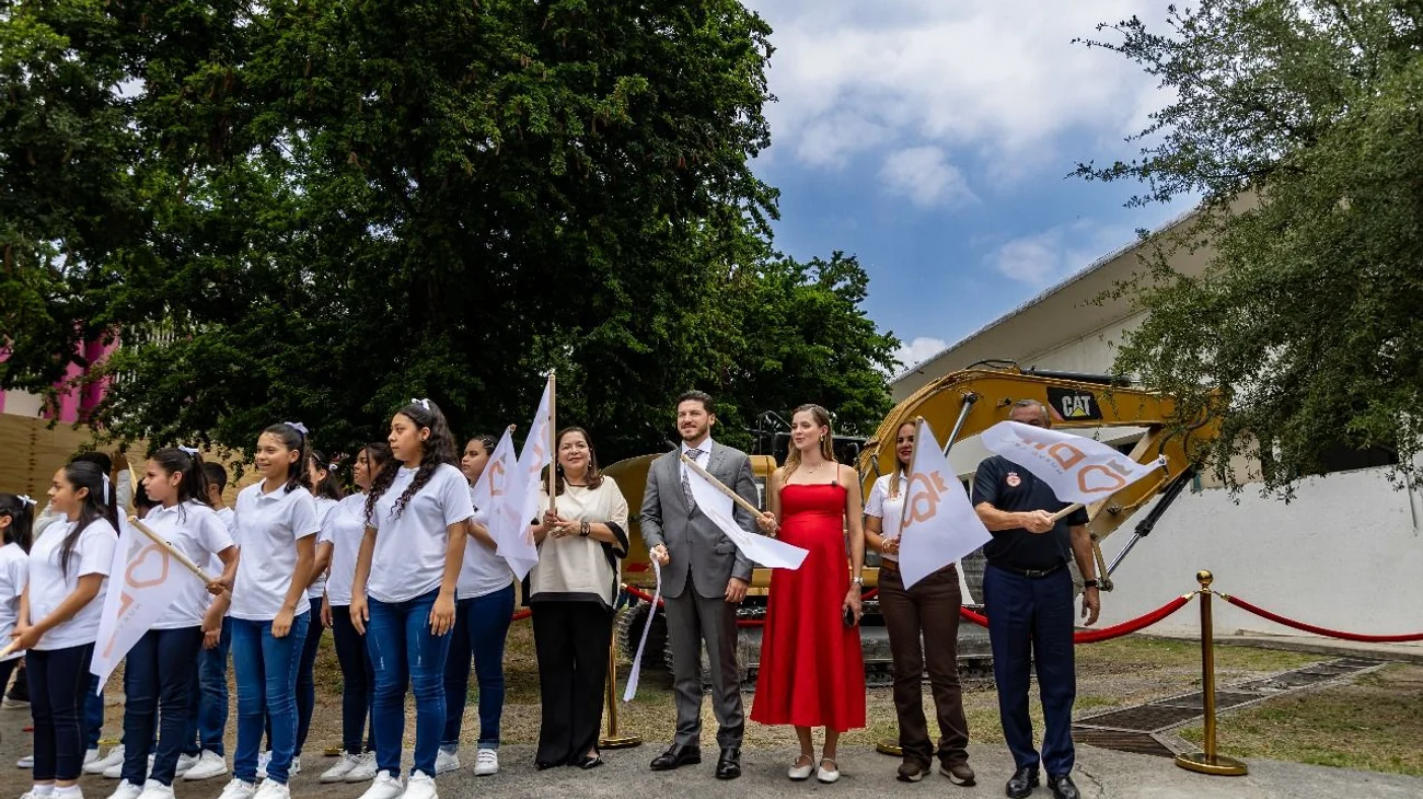 Dan banderazo a la etapa final de reconstrucción de Capullos