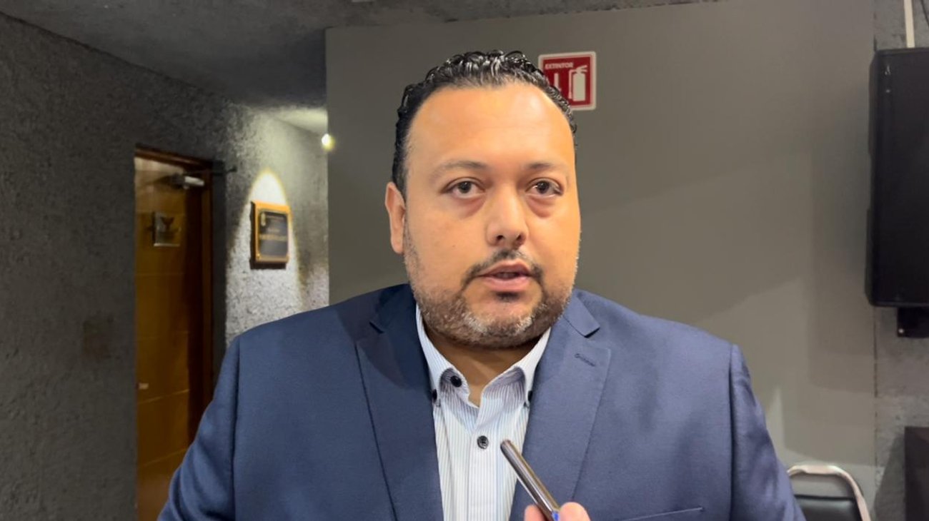 Acude suplente de Roberto Farías para tomar protesta