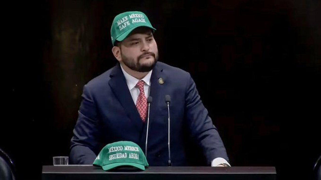 Diputado del PRI lleva lema de Trump al Congreso por violencia