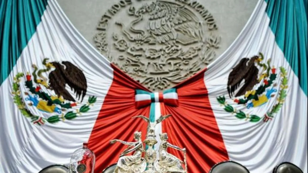 Diputados avalan reforma para que Pemex y CFE sean públicas