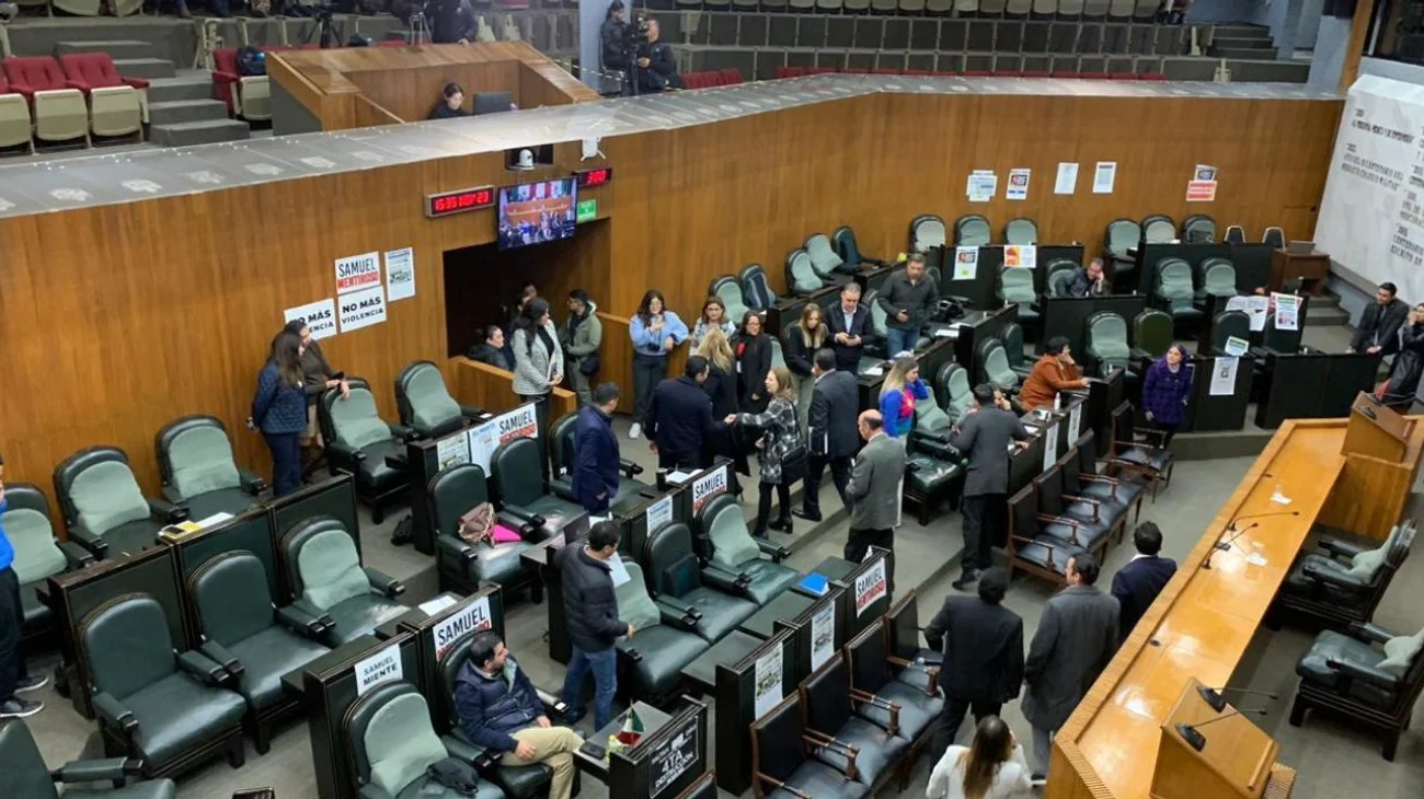 Mediante redes sociales diputados locales inician pelea