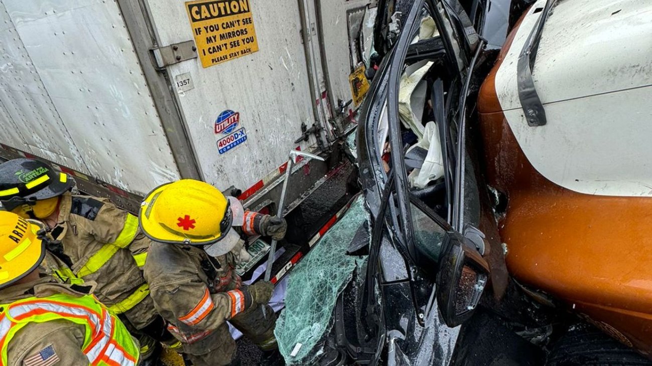 Mueren prensadas cuatro mujeres en Arteaga, Coahuila