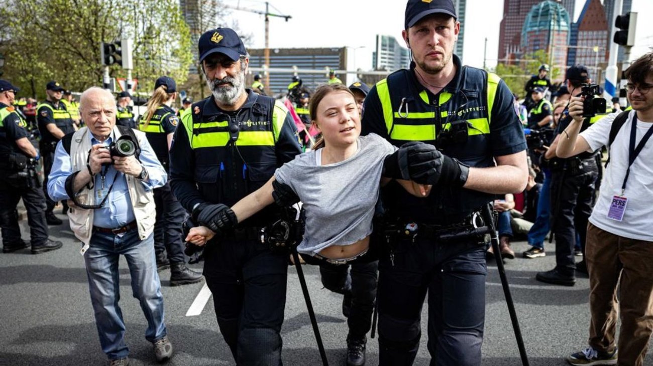 Detienen a Greta Thunberg tras protesta en Helsinki