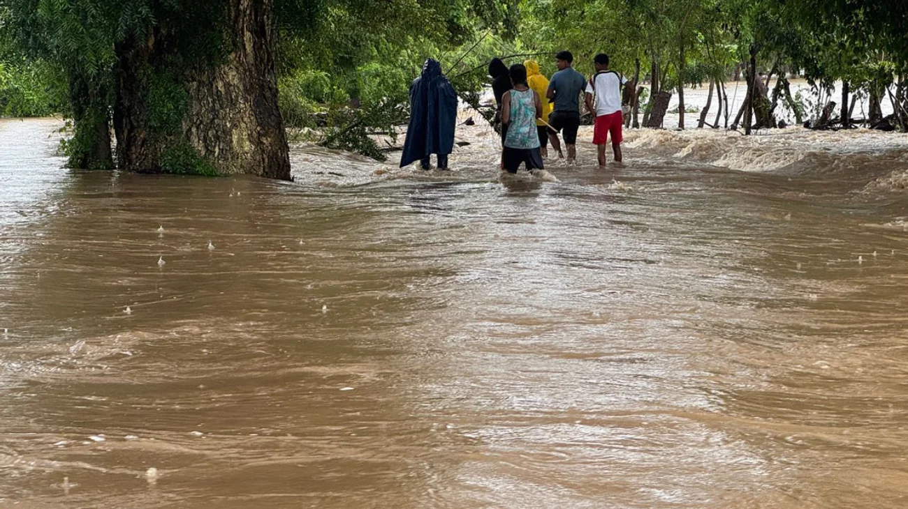 Sube a 24 muertos por ciclón John en México; 18 en Guerrero