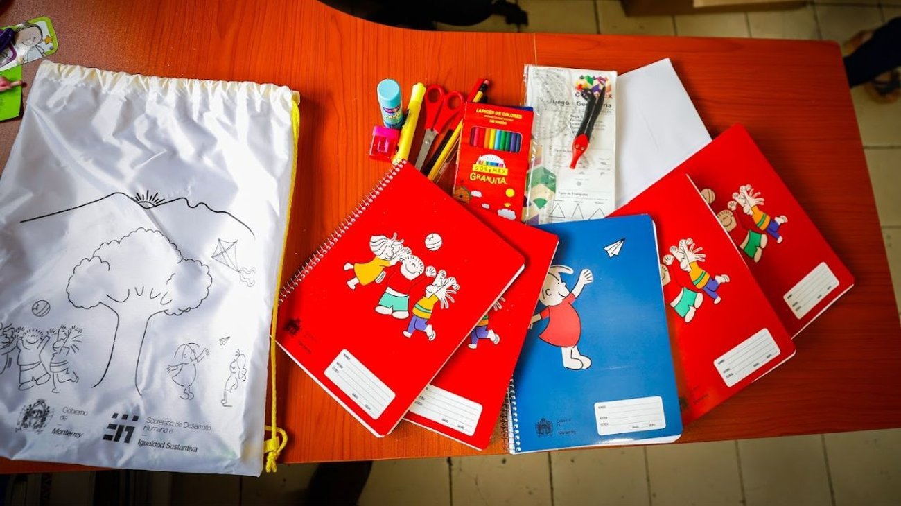 Monterrey reparte útiles para el siguiente ciclo escolar