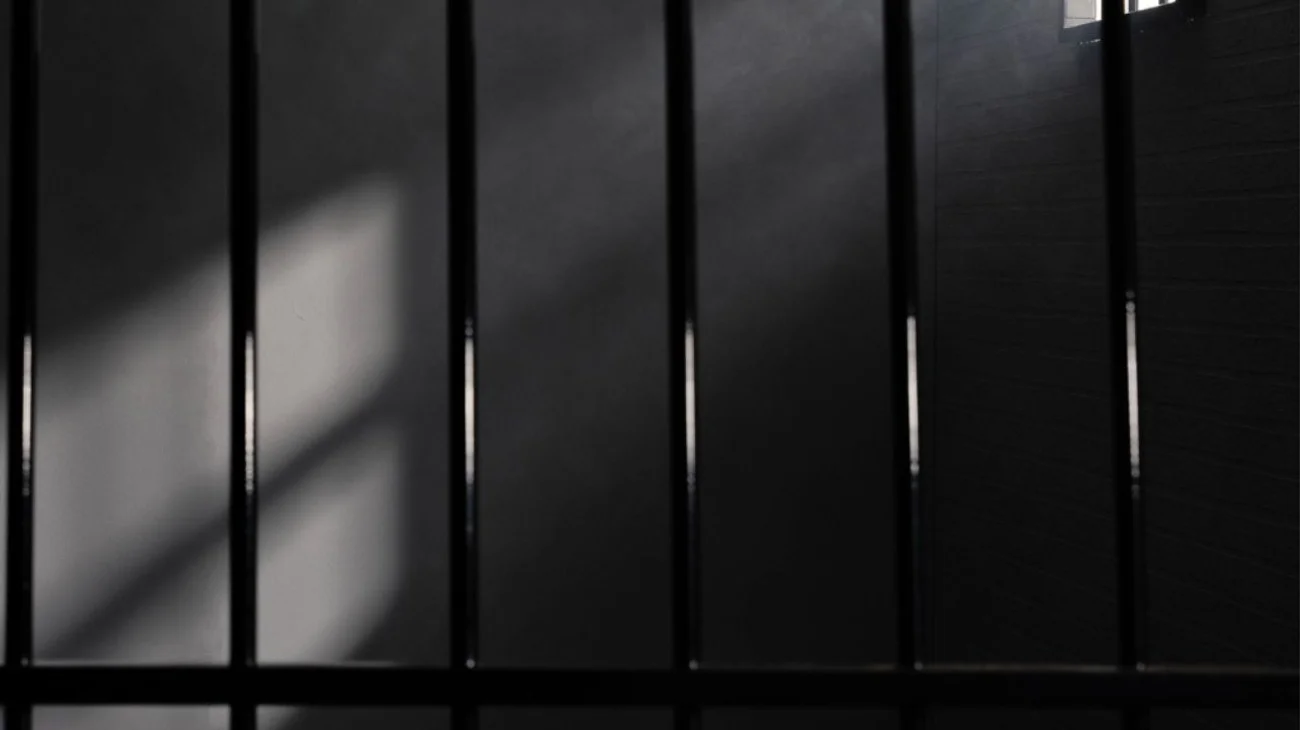 Suben condena a hombre que se 'casó' con una niña de 6 años