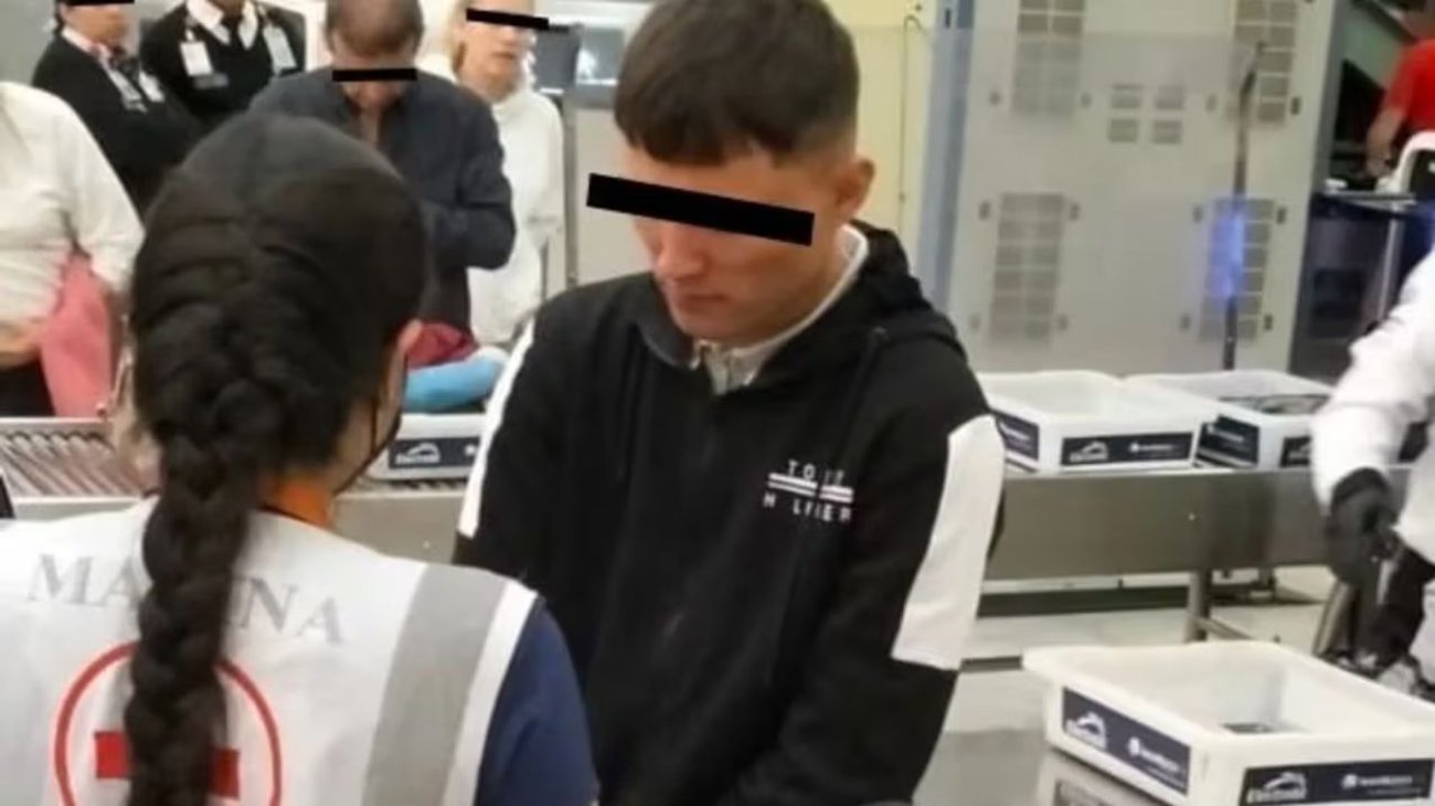 Detienen a hombre sueco en AICM con 30 kg de metanfetamina