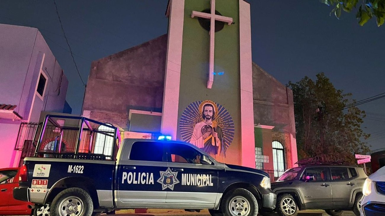Entra intoxicado a templo religioso y destruye figuras