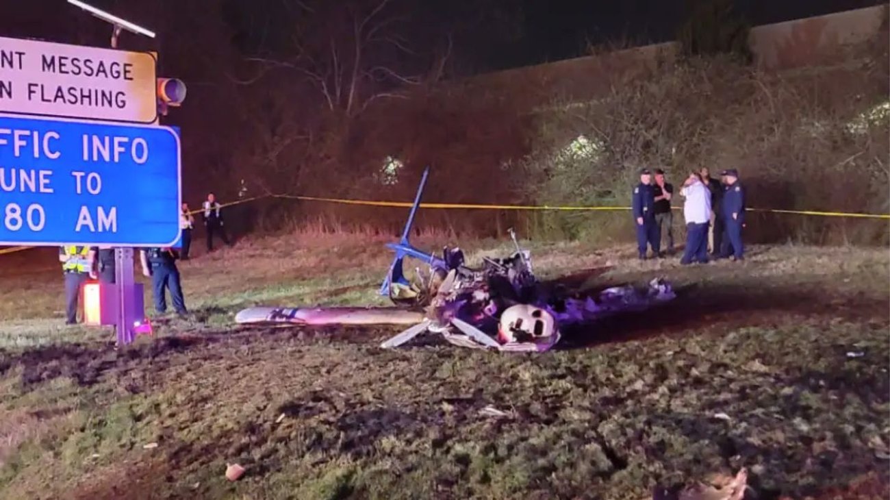 Fallecen 5 personas en choque de avioneta en autopista