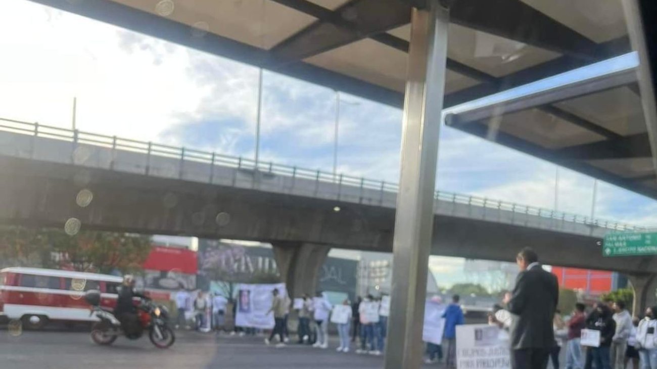 Protestan en CDMX por desaparición de Andrea de 'AcaShore'