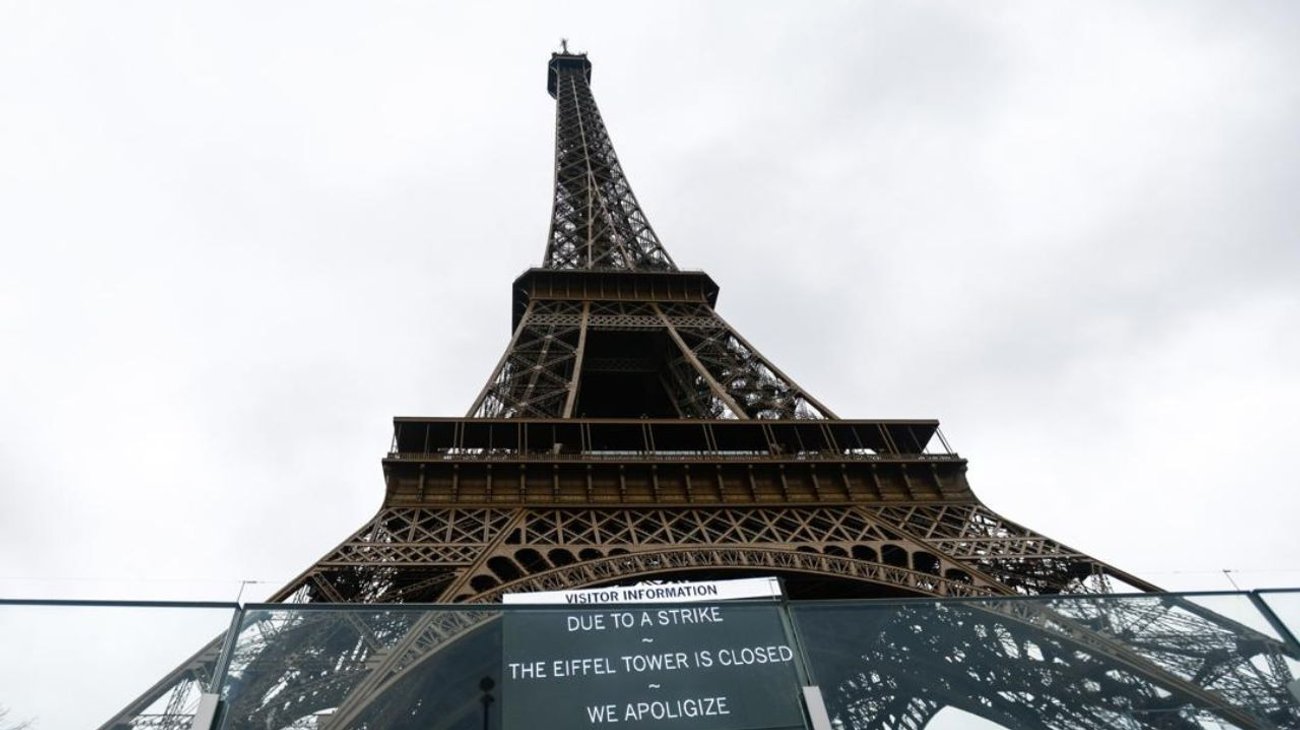 Cierran la torre Eiffel por huelga que podría prolongarse