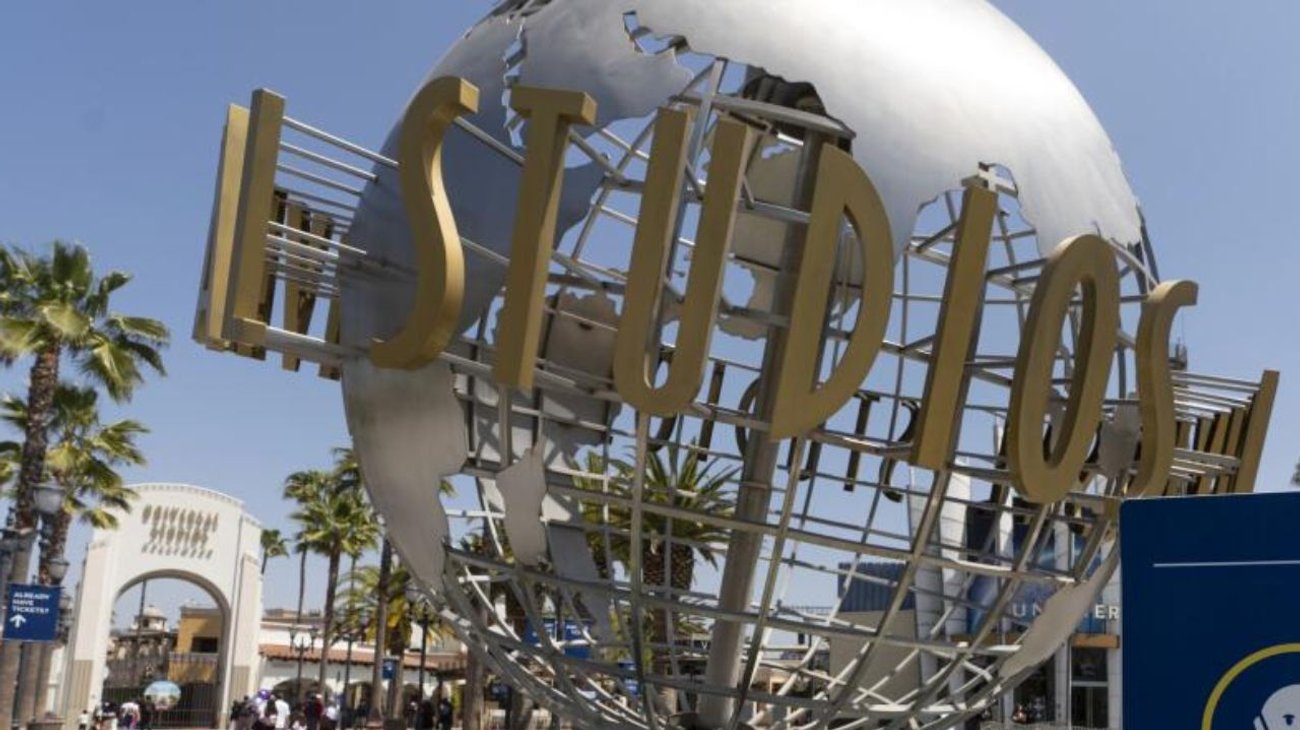 Choque de tranvía en Universal Studios deja 15 heridos