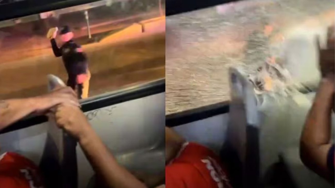 Policía ataca a camión de aficionados de Chivas con una roca