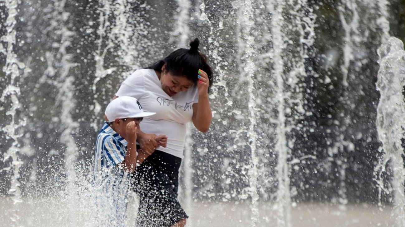 Reportan 10 posibles muertes por ola de calor de 50 grados