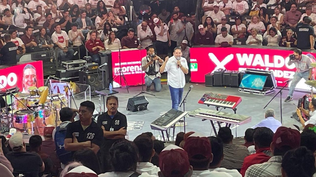 Arturo Benavides finaliza campaña al ritmo de La Firma