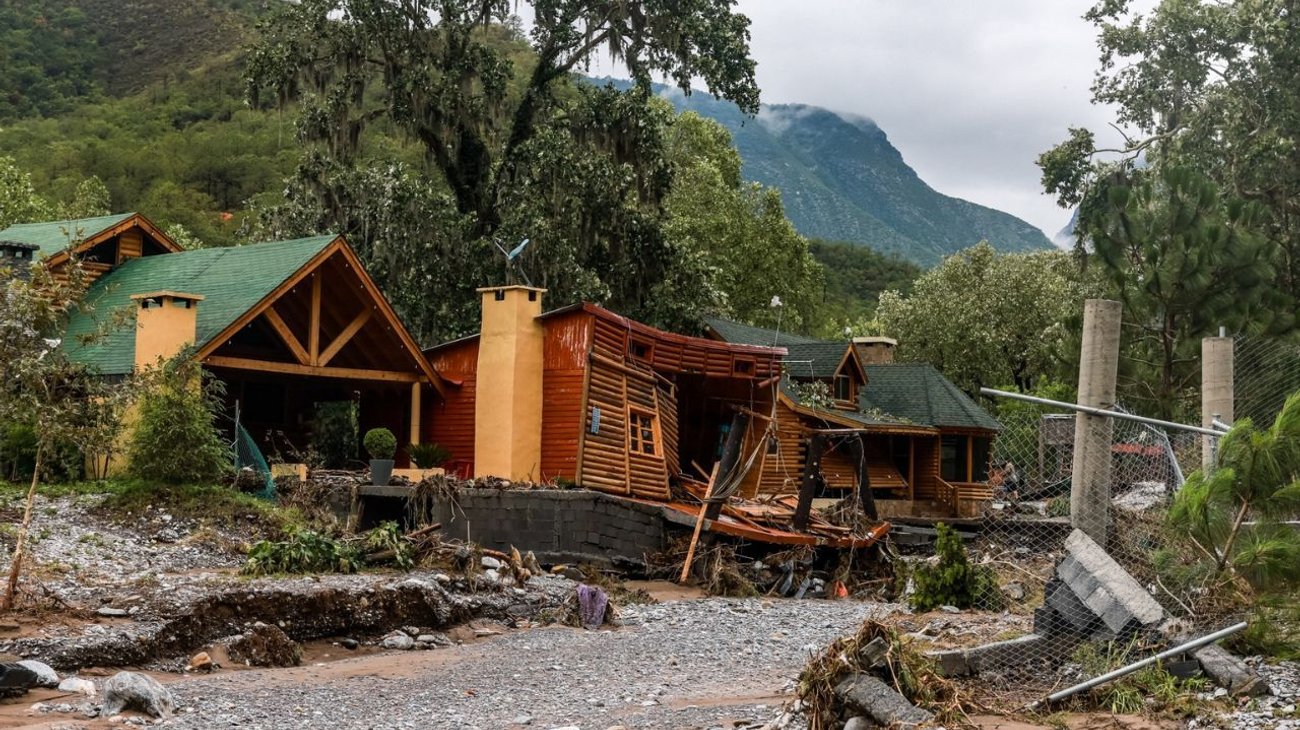 Urgen ayudar a damnificados de Santiago tras tormenta