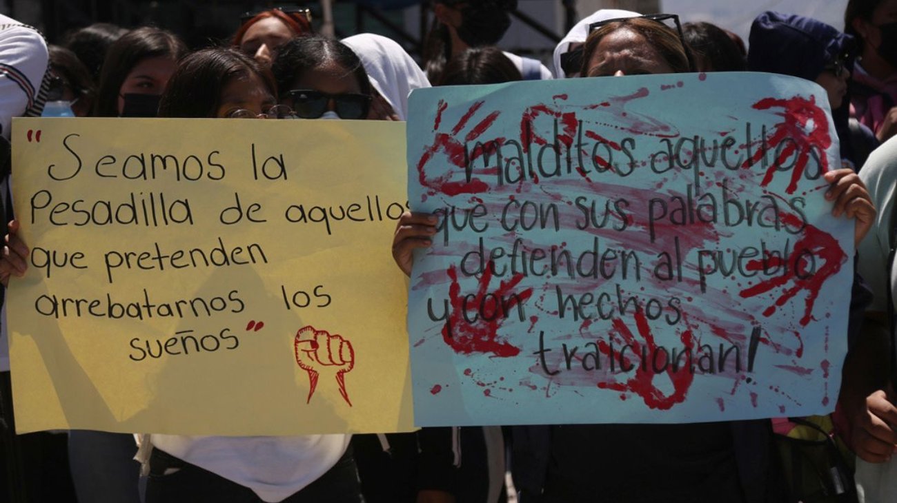 Vinculan a 2 policías por muerte de estudiante de Ayotzinapa