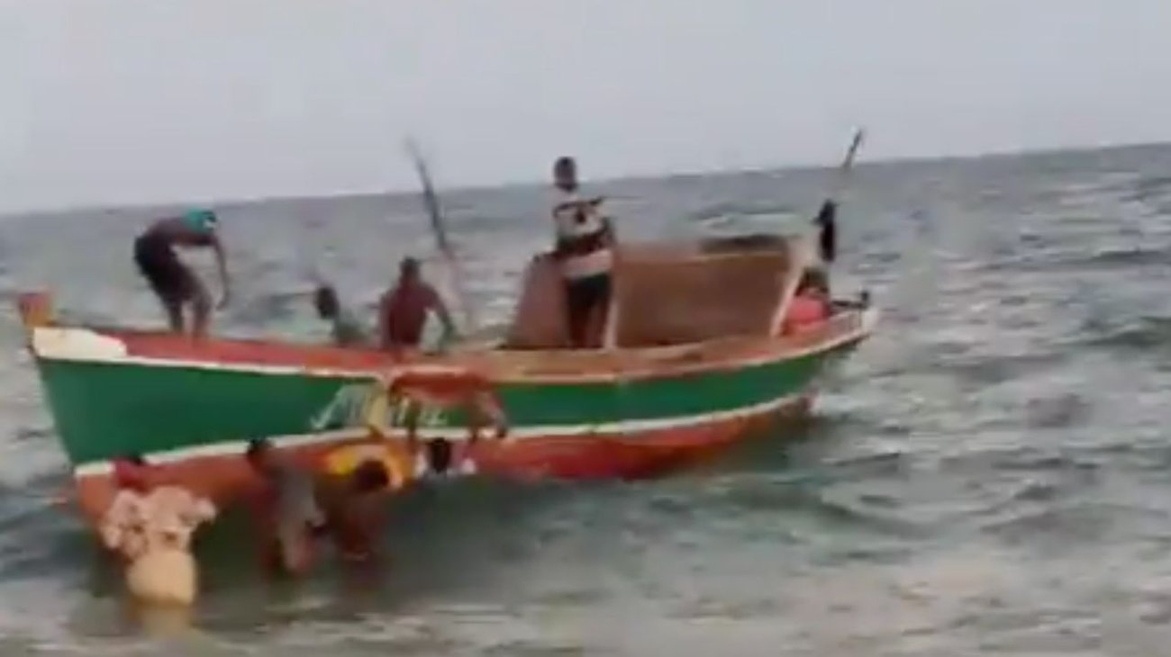 Mueren 98 personas en naufragio de un ferry en Mozambique