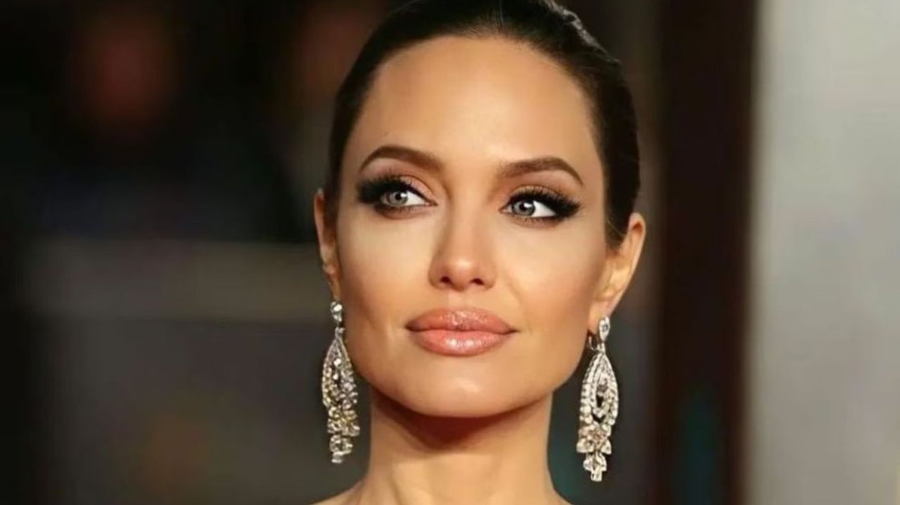 Acusa Angelina Jolie a Brad Pitt de violencia económica