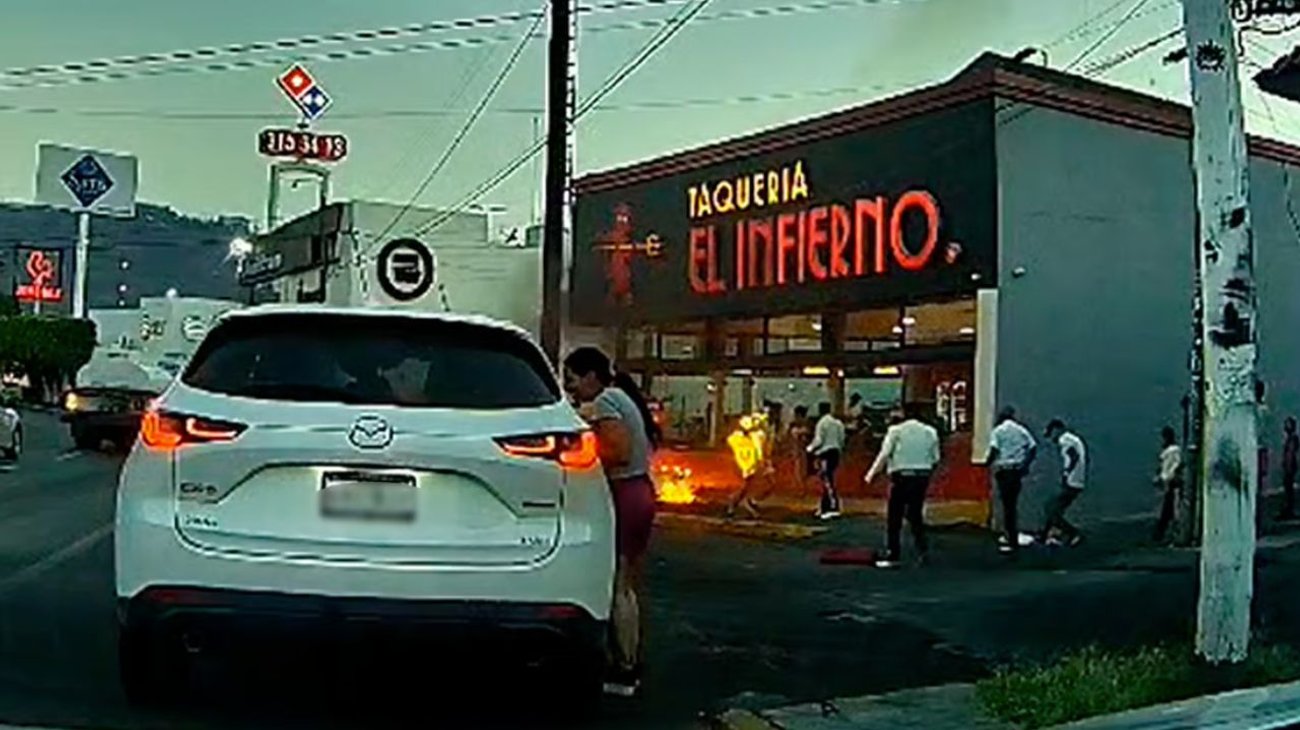 Pelea con 'tragafuegos' termina con mariachis en llamas