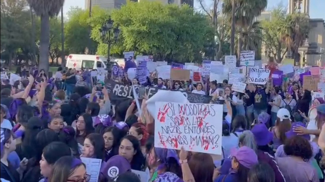Marchan y protestan mujeres por el 8M en Monterrey