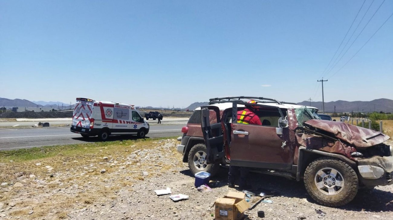 Choca y vuelca auto en Libramiento Carbonera - Ojo Caliente
