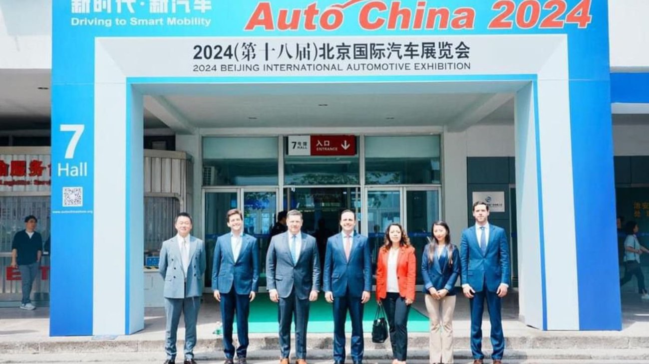 Participa Manolo Jiménez en el Auto Show de Beijing en China