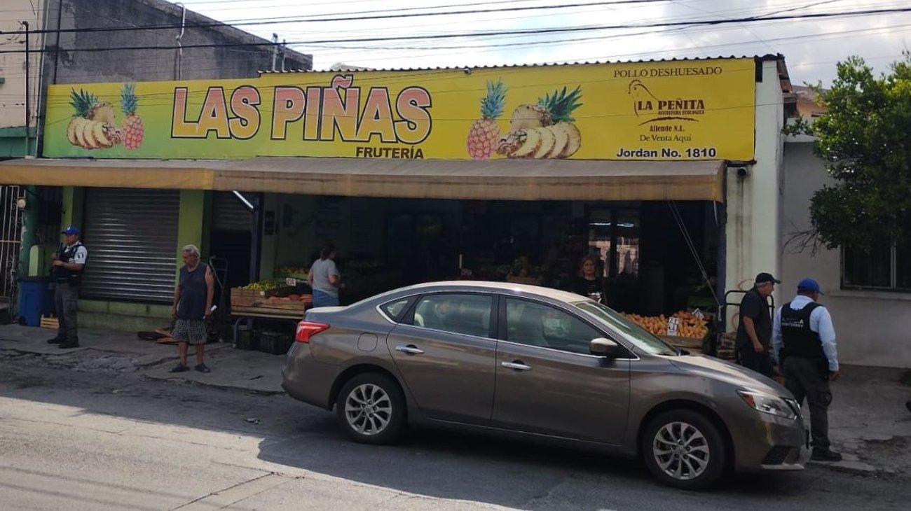 Detienen a hombre por asaltar una frutería en Monterrey