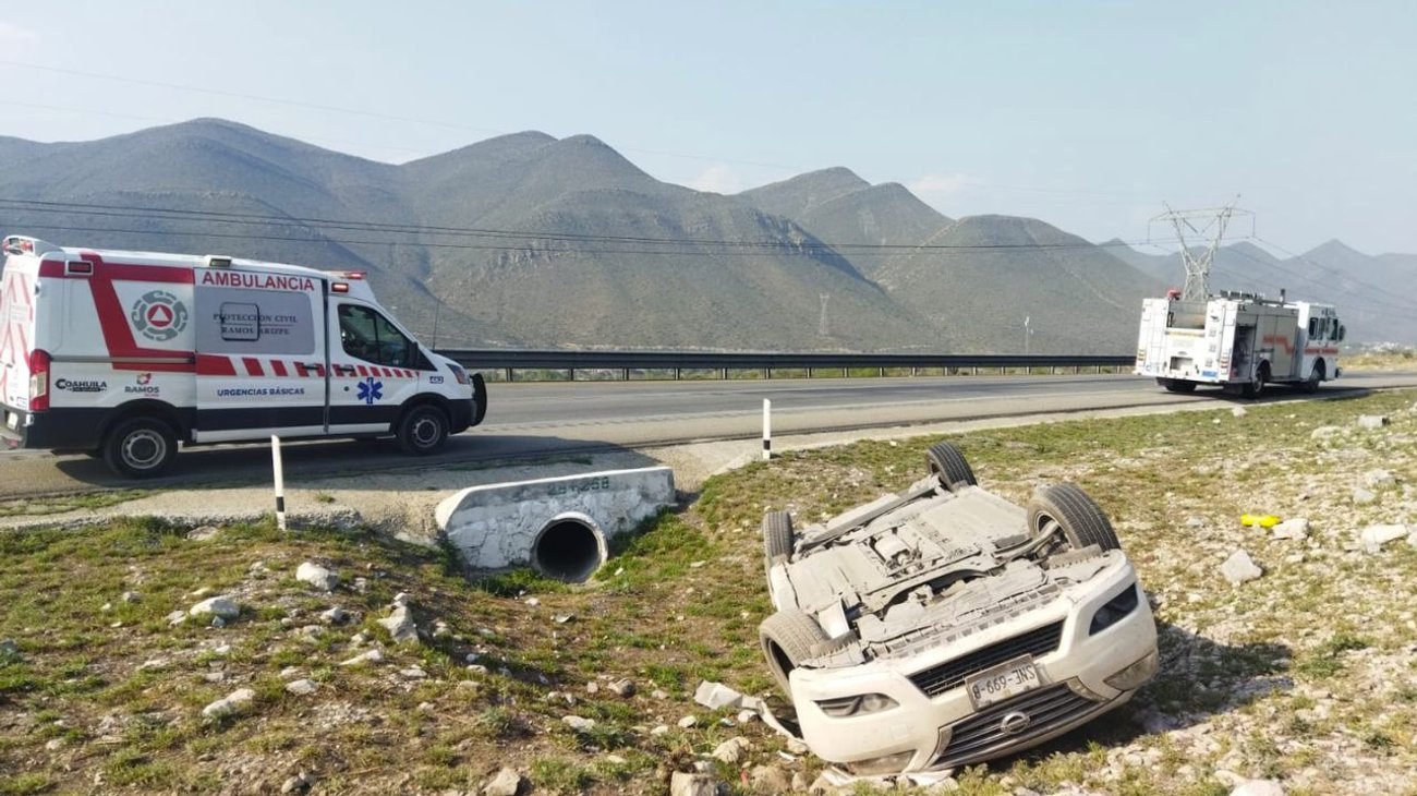 Vuelca mujer de NL sobre vía Monterrey-Saltillo en Coahuila