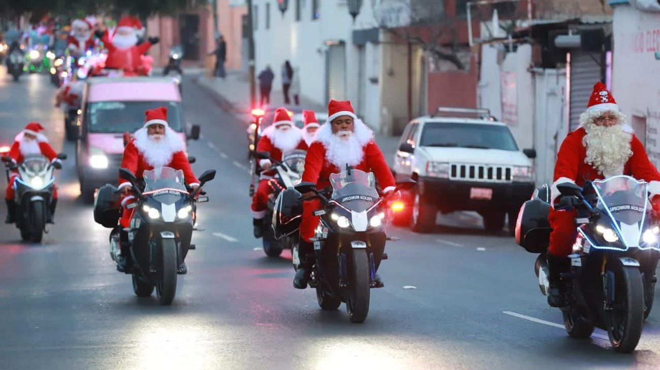 Disfrutan saltillenses desfile navideño de policía municipal