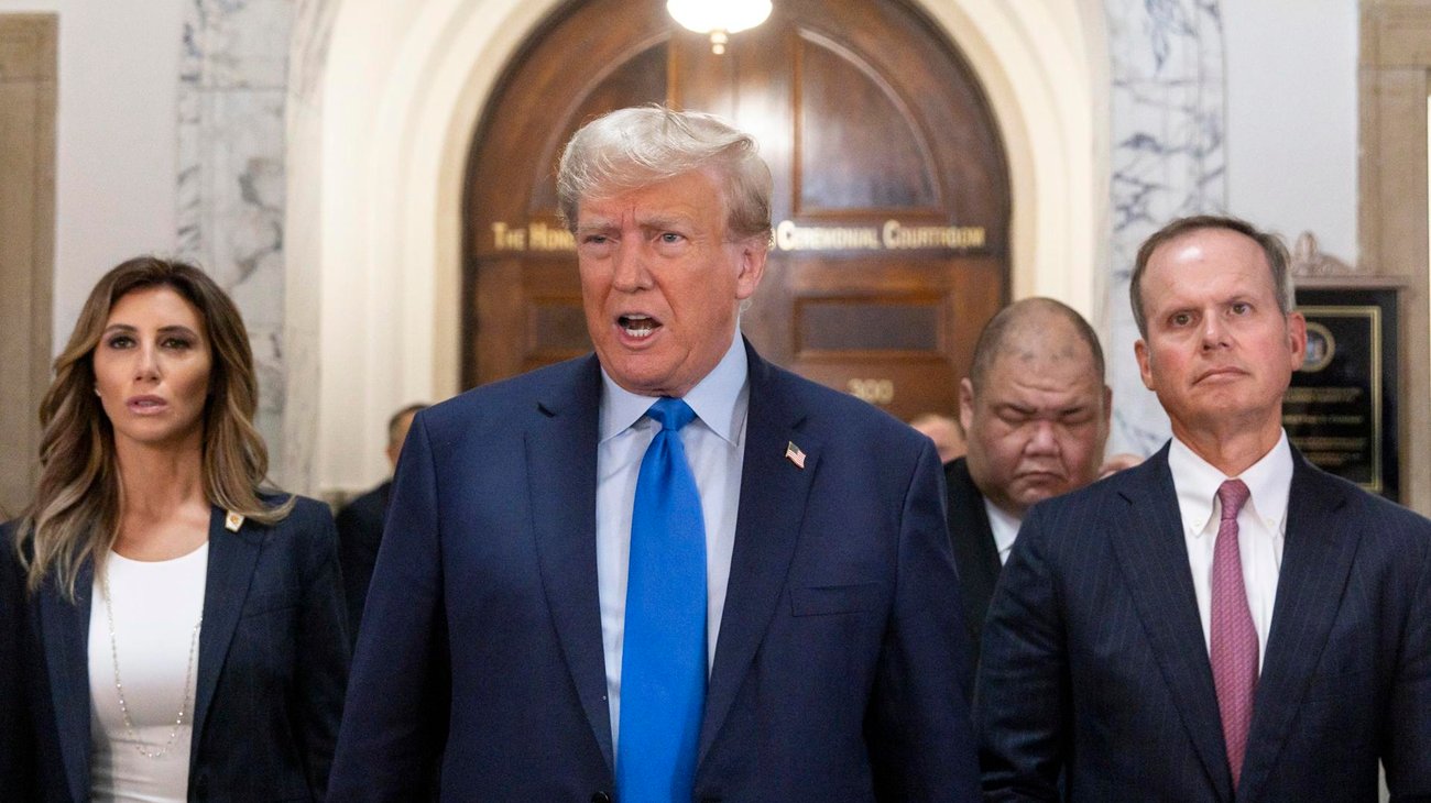 Trump llega a Nueva York donde se le juzgará por fraude