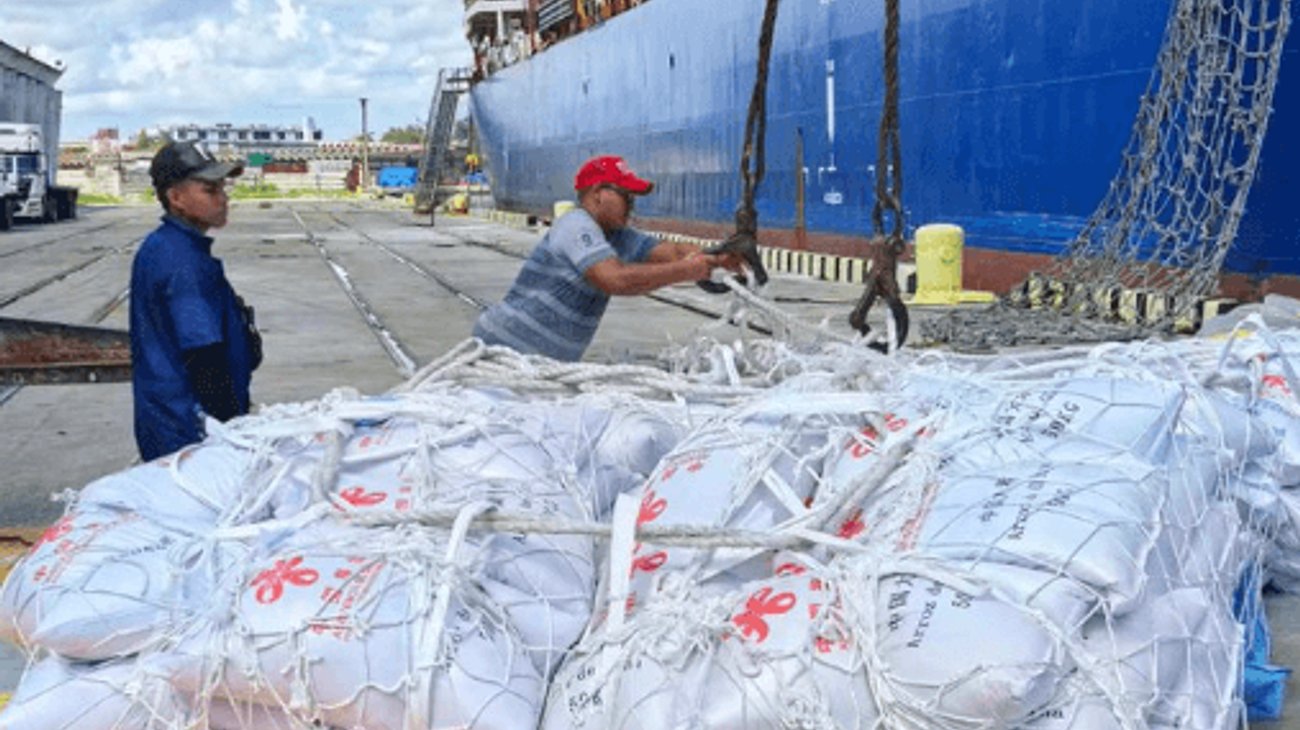 Cuba recibe donativo desde China de arroz de 15,000 toneladas