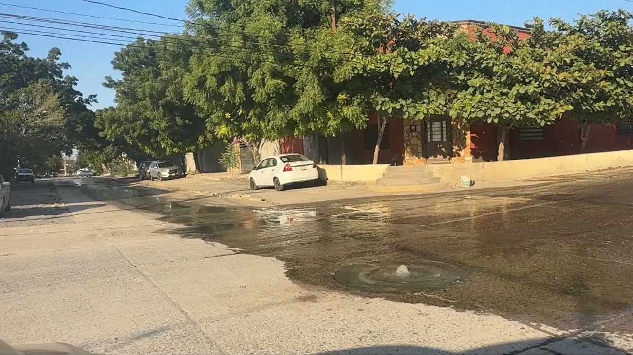 Colapso de drenaje en sector de Victoria genera problema de salud