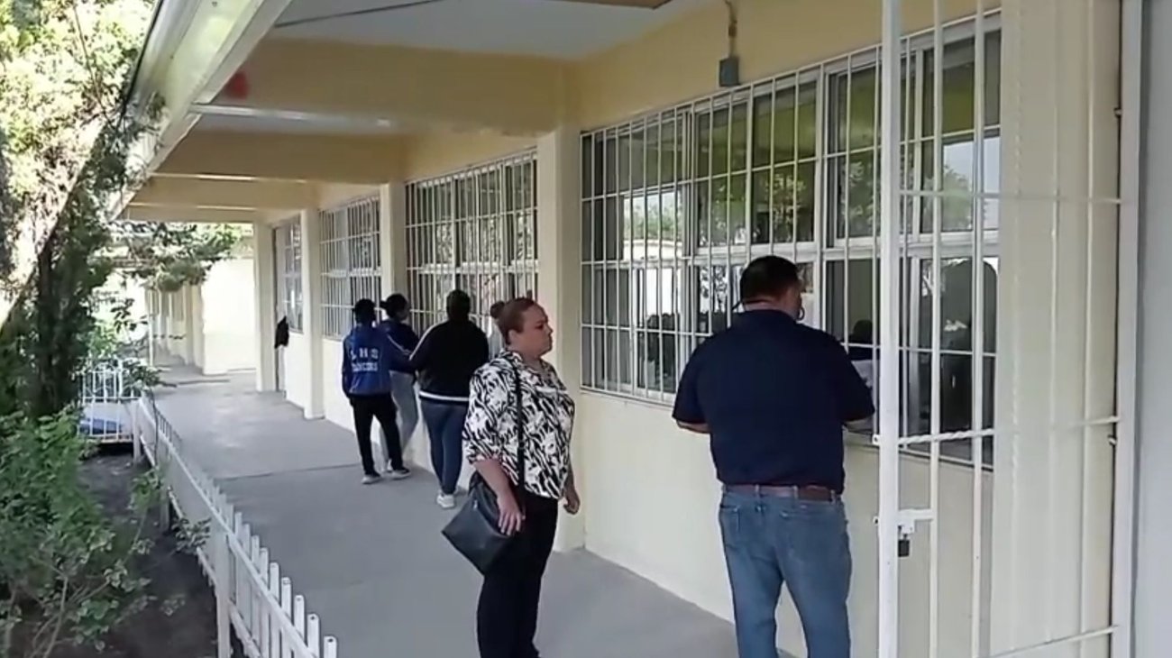 Padres de familia continúan en búsqueda de cupos para secundaria