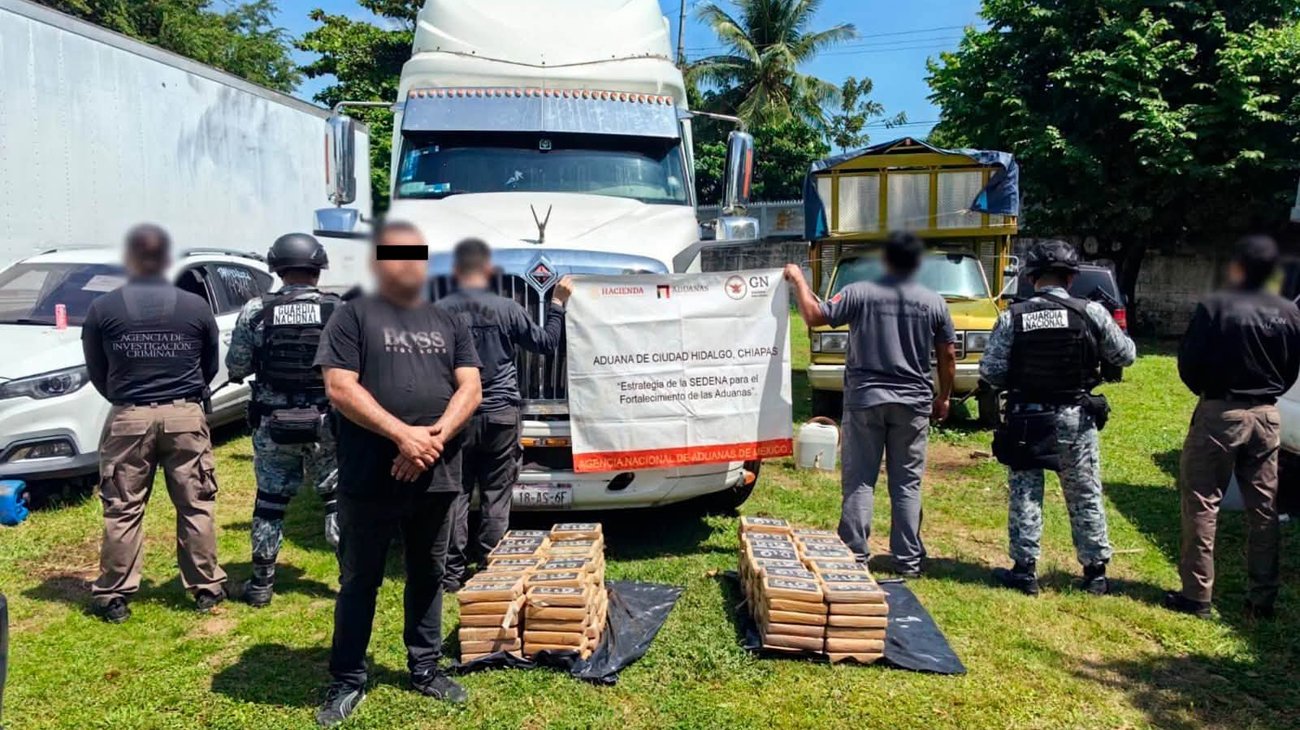 Aseguran 171 kilos de cocaína ocultos en tractocamión en Chiapas